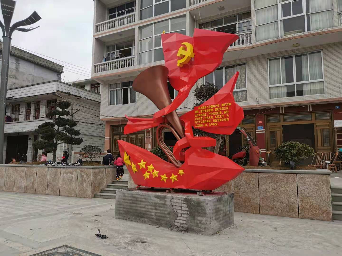 雕塑藝術(shù)中，哪些作品最能體現(xiàn)情感？