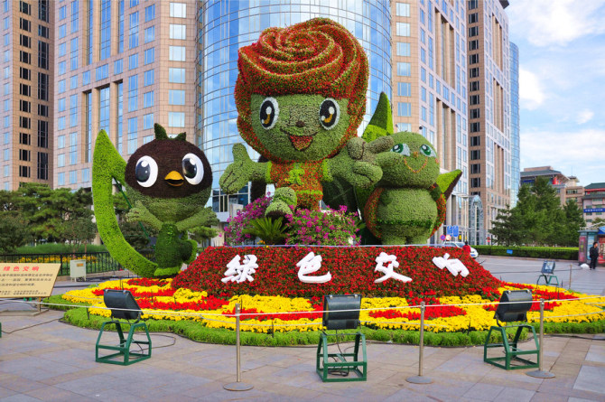 垂直花園雕塑怎么實(shí)現(xiàn)節(jié)能減排？